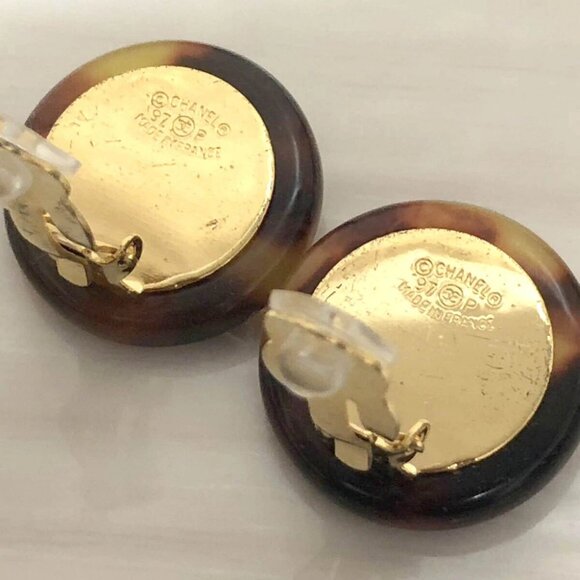 CHANEL Brown Lucite Round Coin Clip-On Earrings Gold Tone 97P Auth D-u1131 - Picture 6 of 10